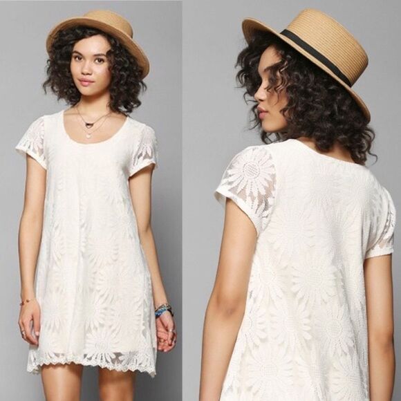 Kimchi Blue Floral Lace Trapeze Dress UO Ivory Med - Picture 1 of 9